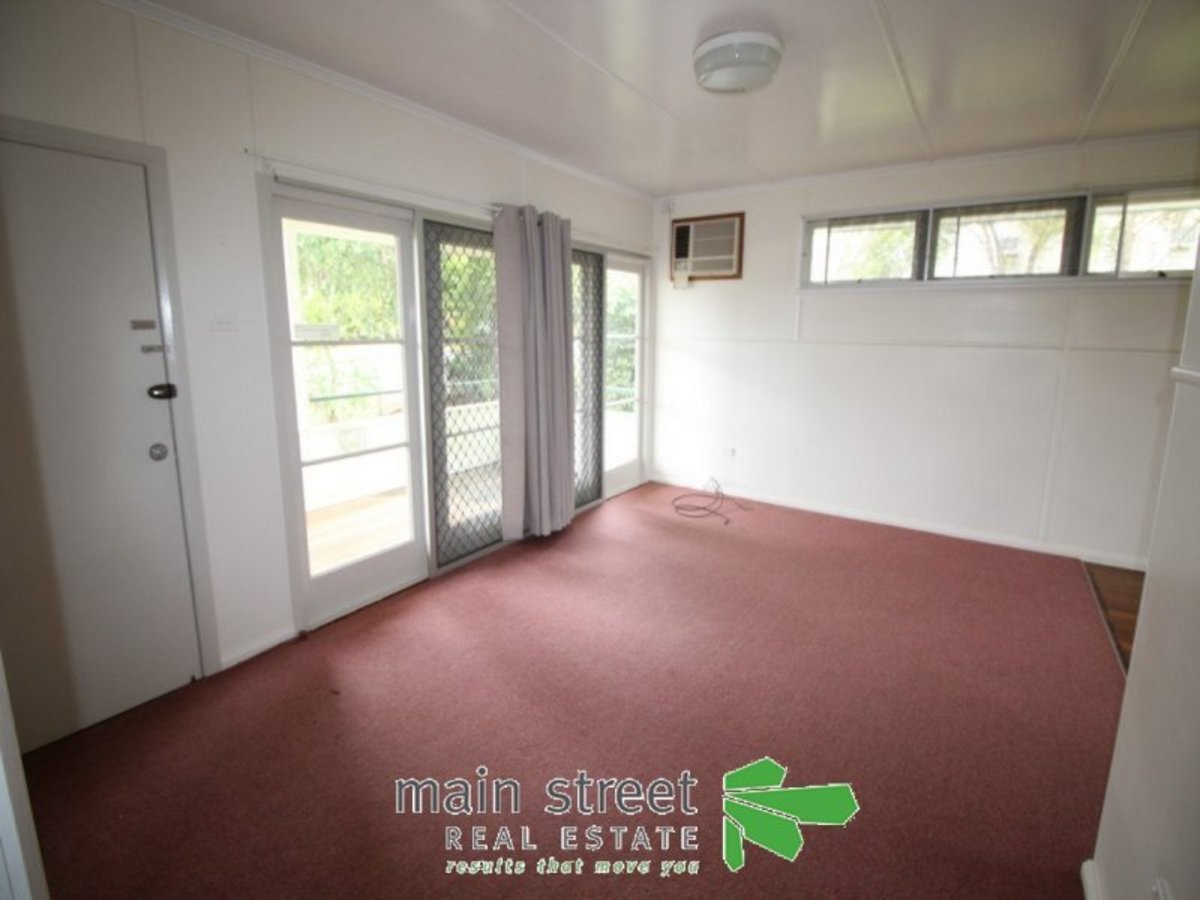 129 Robert Street, Atherton