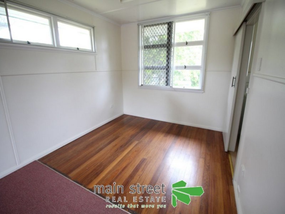129 Robert Street, Atherton
