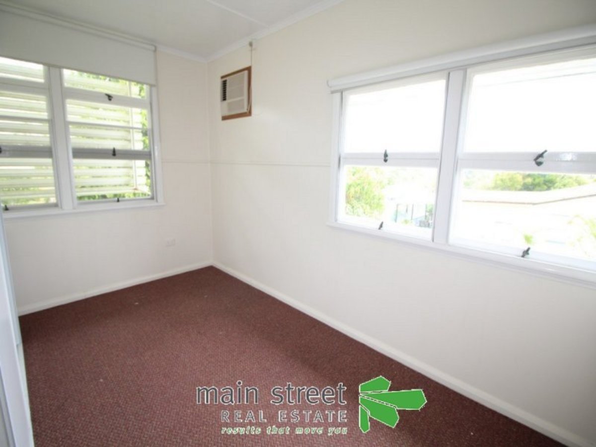 129 Robert Street, Atherton