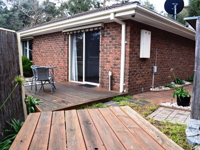 8 Nurla Court, Frankston
