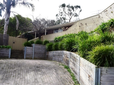 8 Nurla Court, Frankston