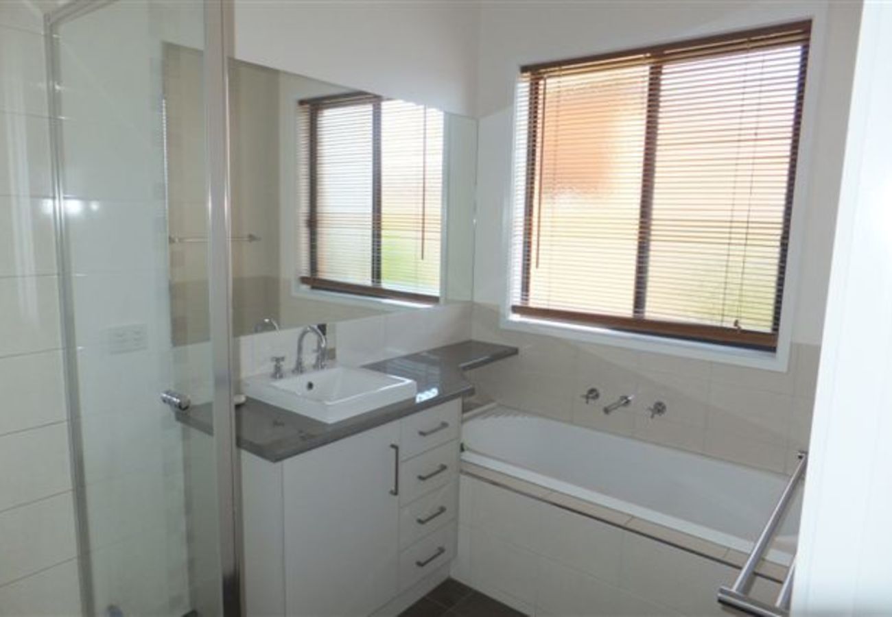 9 Rosemont Crescent, Shepparton