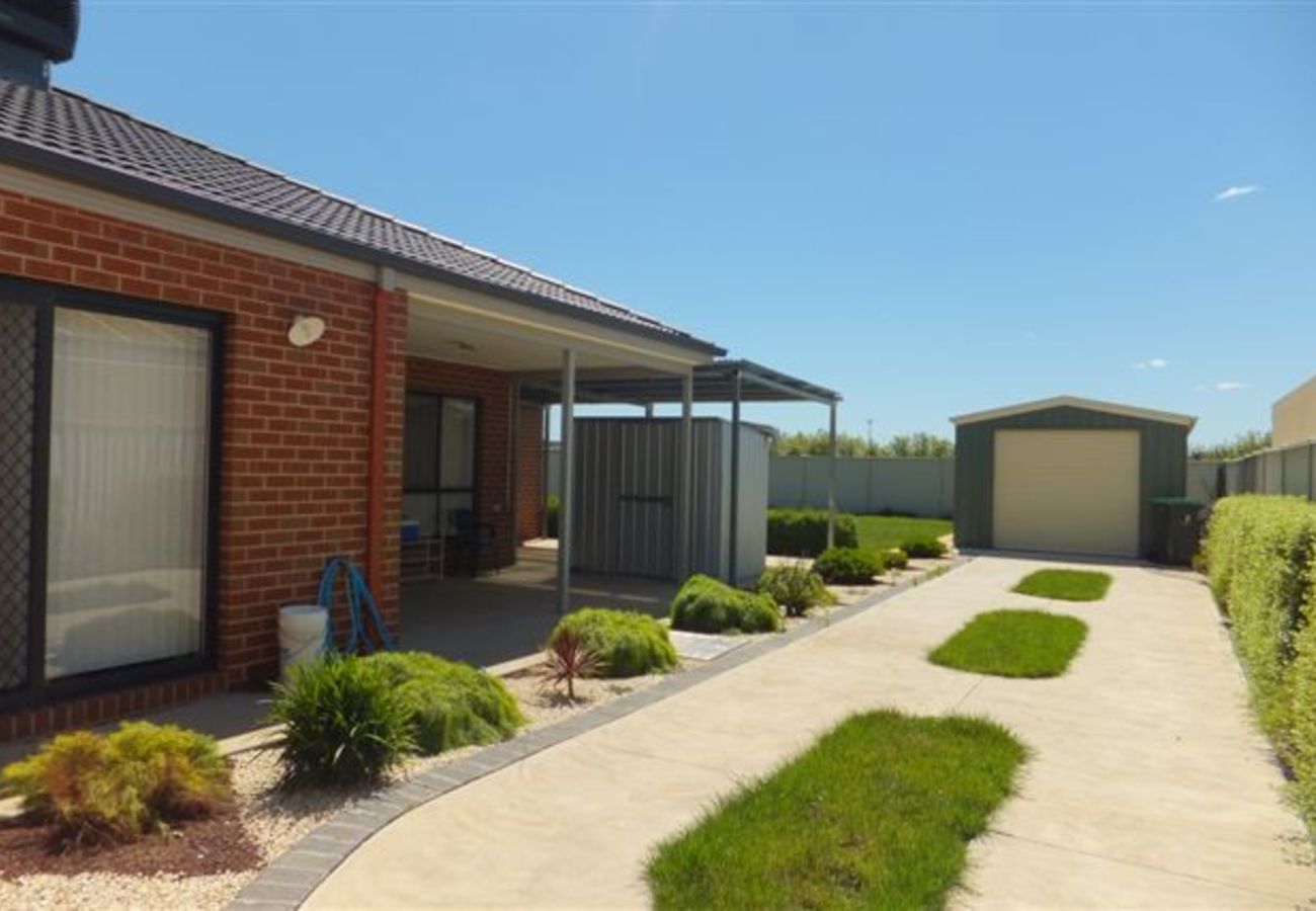 9 Rosemont Crescent, Shepparton
