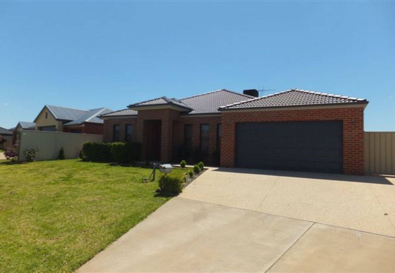 9 Rosemont Crescent, Shepparton