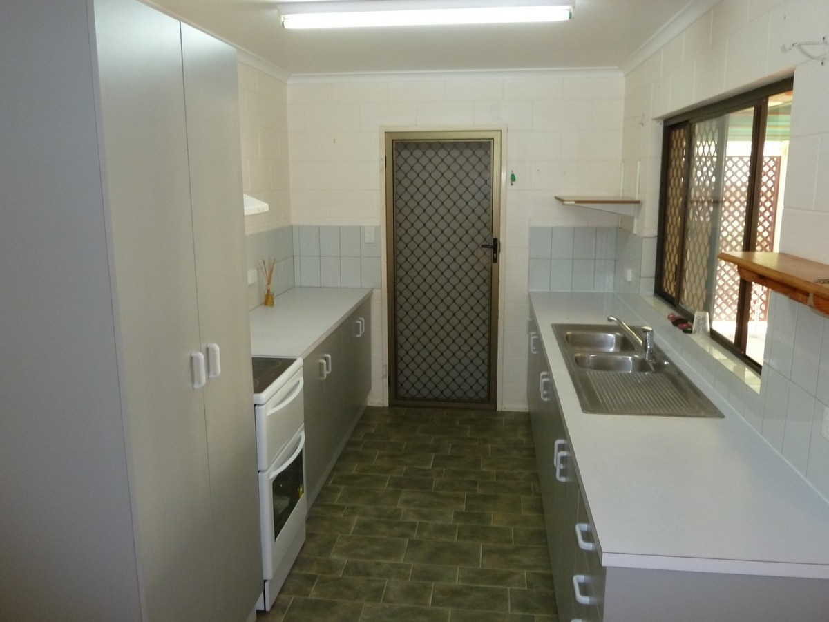 10 Goldview Street, Atherton