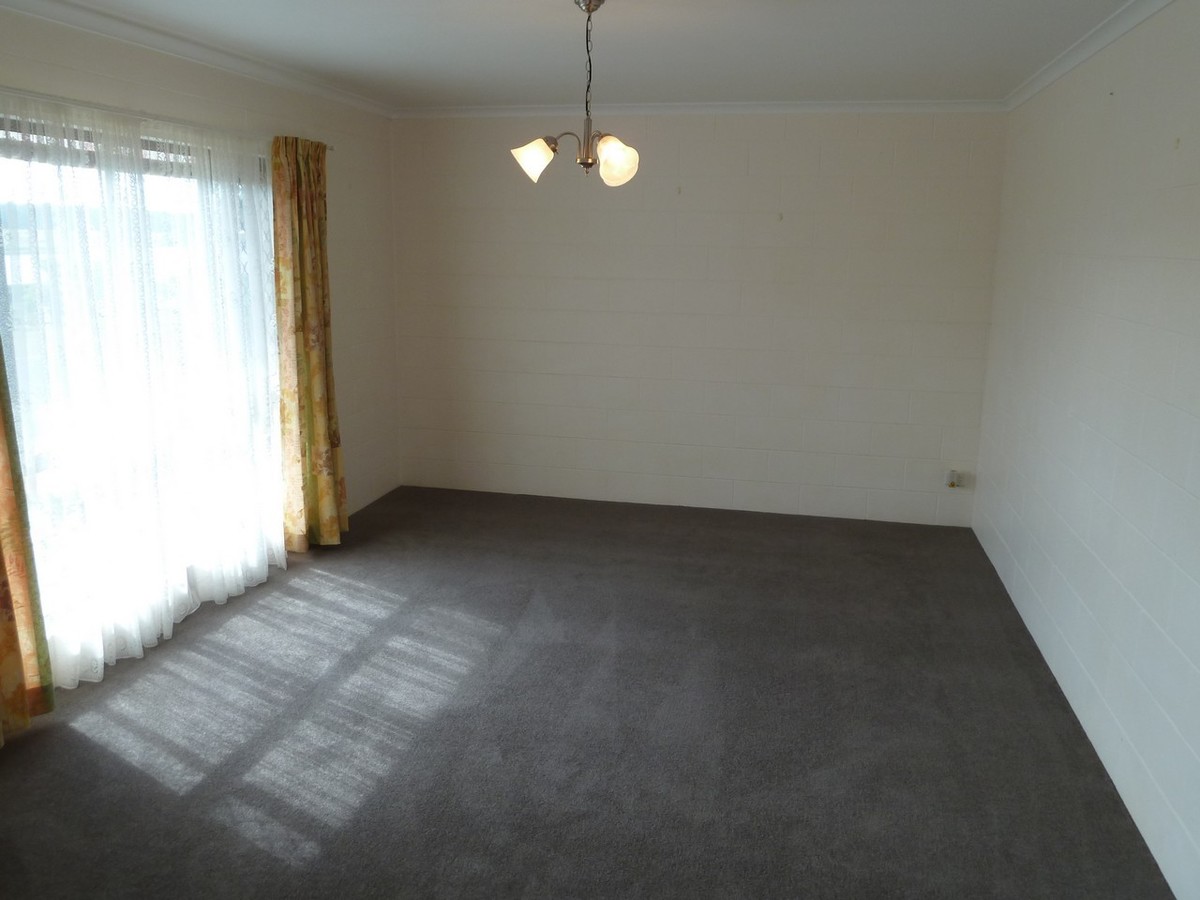 10 Goldview Street, Atherton