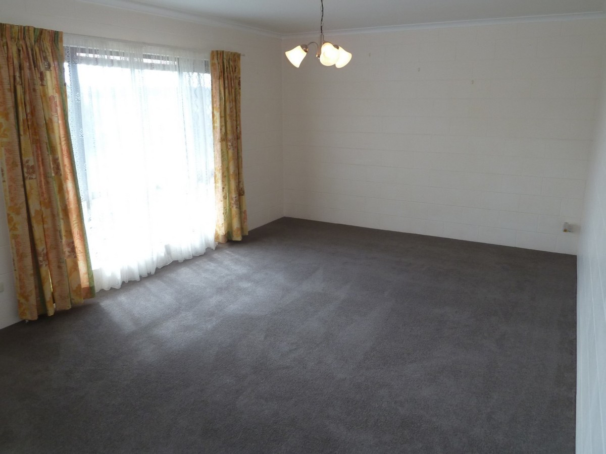 10 Goldview Street, Atherton
