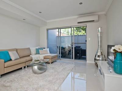 *2/10 Swanston Street, Yokine