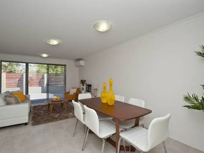 *4/24 Gladstone Road, Armadale