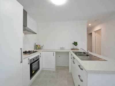 *4/24 Gladstone Road, Armadale