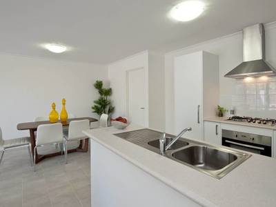 *4/24 Gladstone Road, Armadale