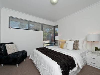 *4/24 Gladstone Road, Armadale