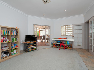 6 Meadowbank Gardens, Hillarys