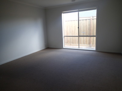 7 Canopy Drive, Cranbourne East