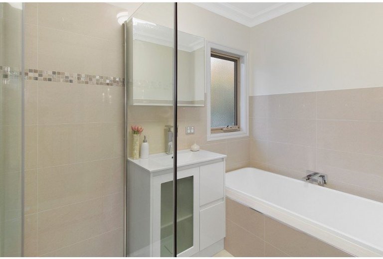 2 / 449 High Street Road, Mount Waverley