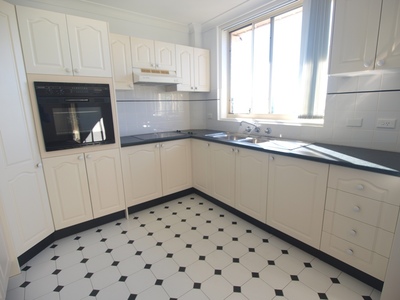 10 / 18 Walton Crescent, Abbotsford