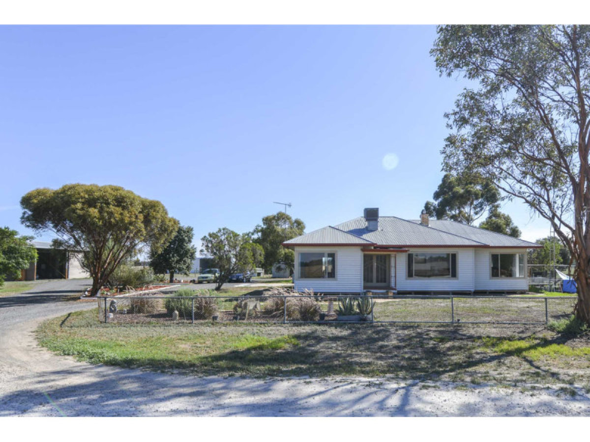 20 Conn Road, Wail