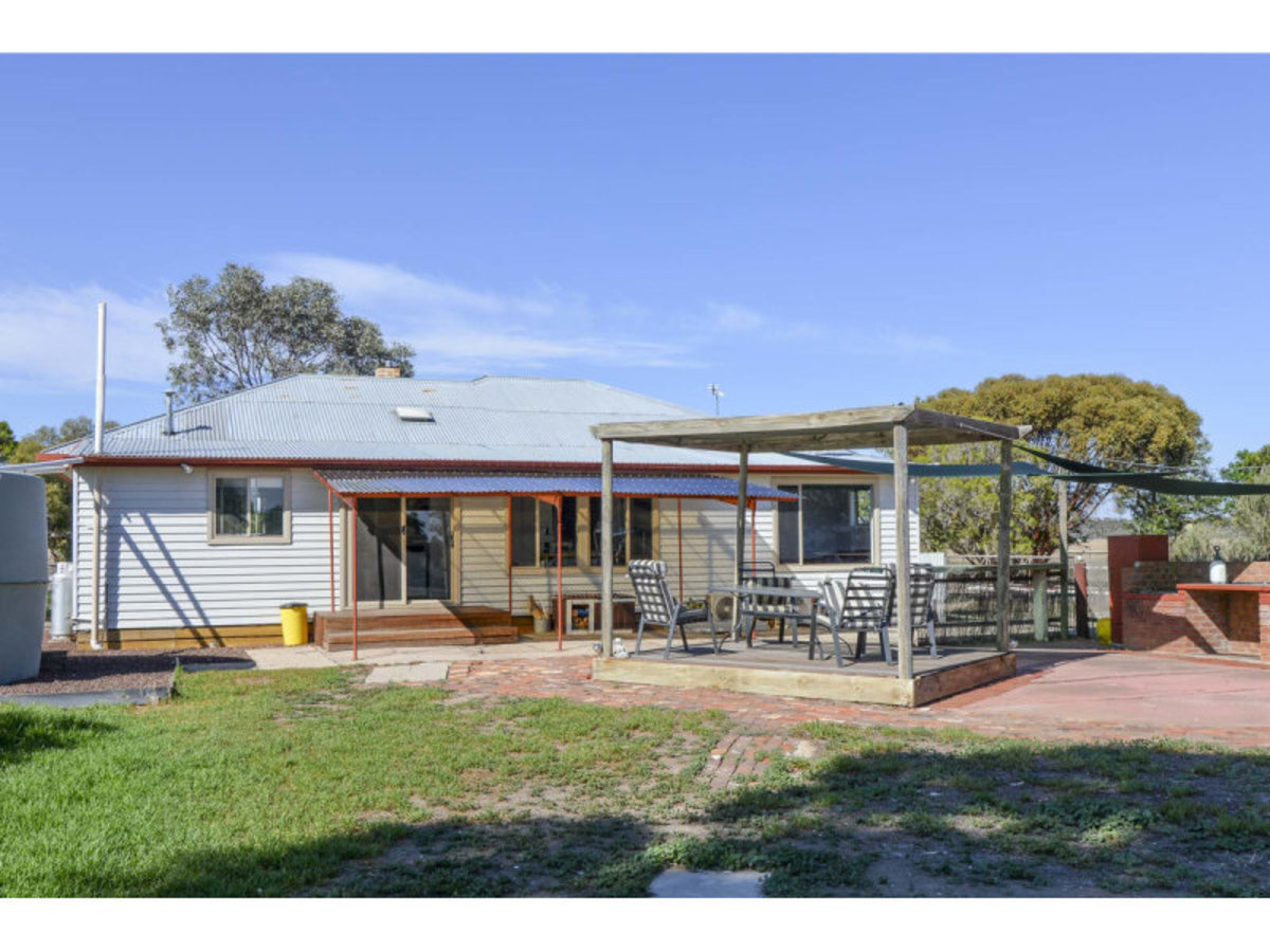 20 Conn Road, Wail