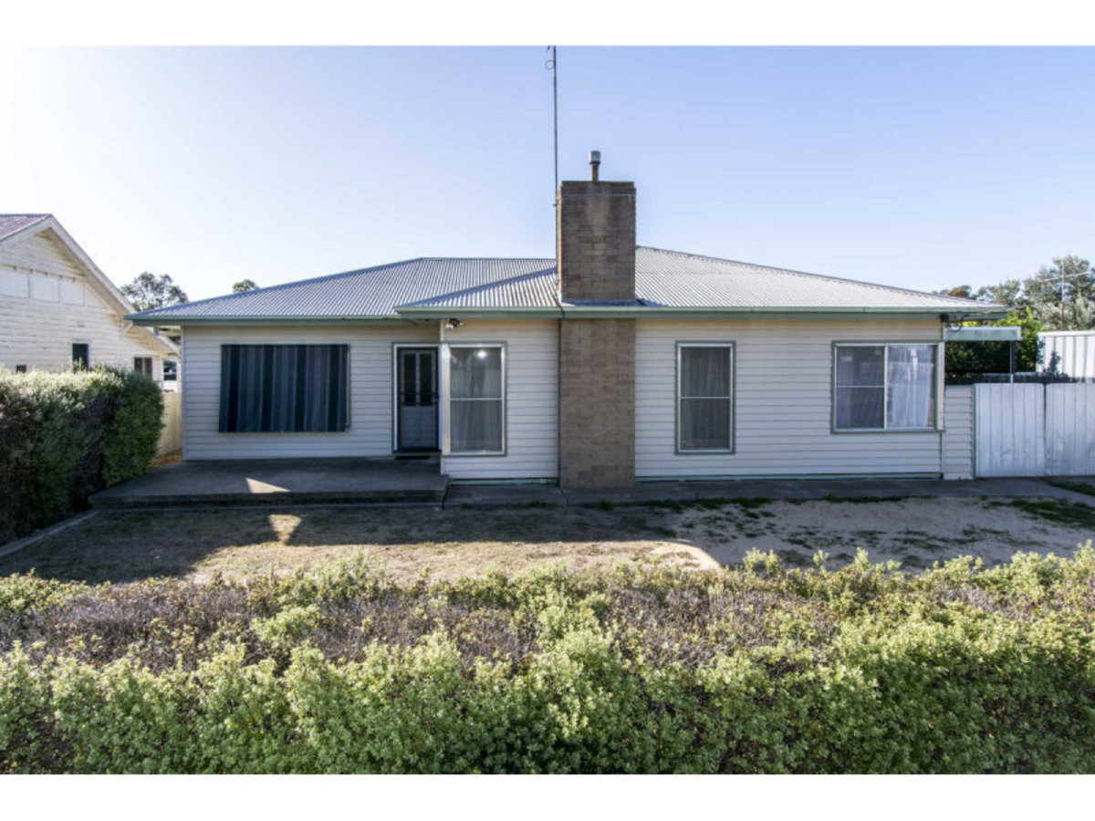 84 Edith Street, Horsham
