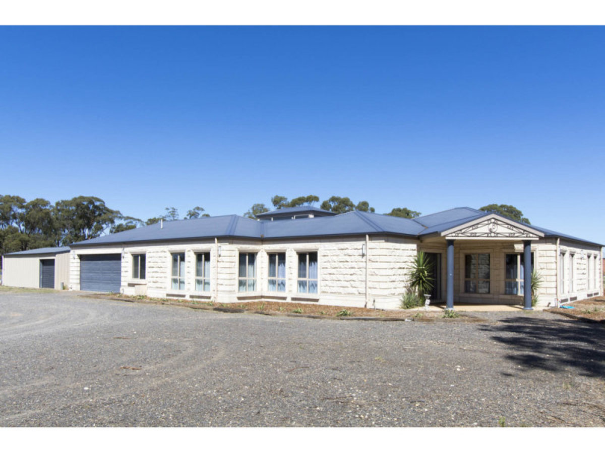 187 Golf Course Road, Horsham