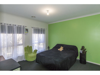 187 Golf Course Road, Horsham