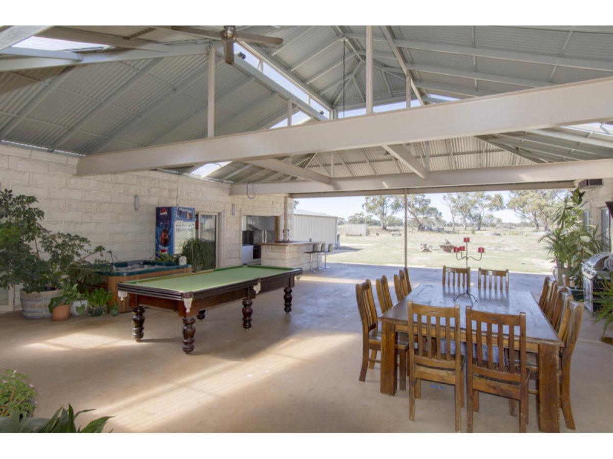 187 Golf Course Road, Horsham