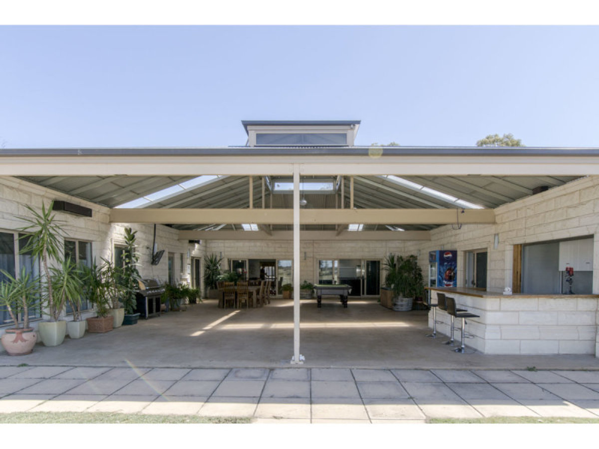 187 Golf Course Road, Horsham