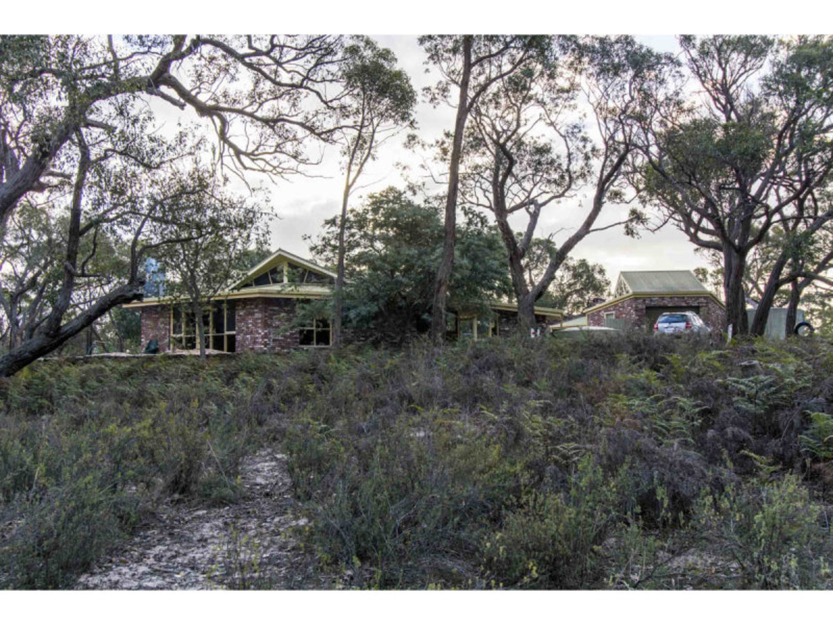 135 John McPhees Drive, Toolondo