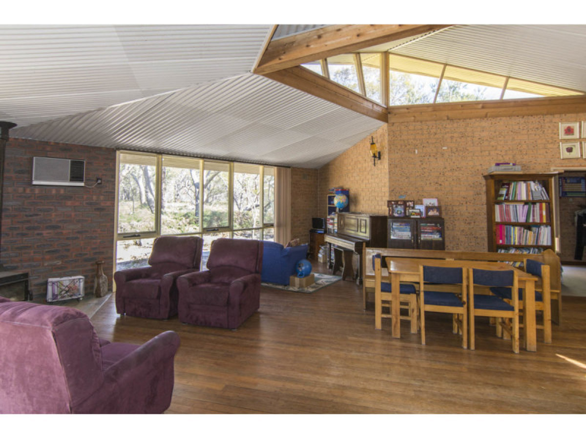 135 John McPhees Drive, Toolondo