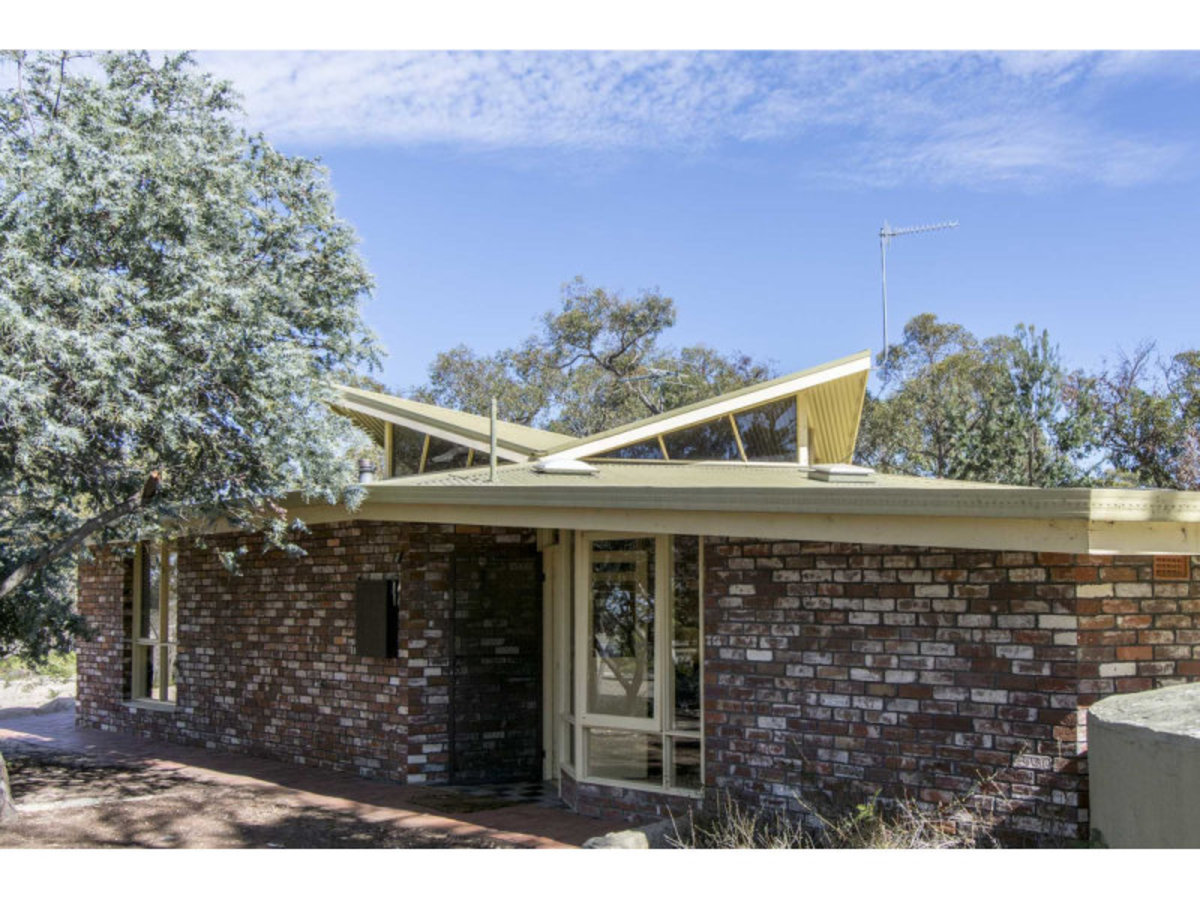 135 John McPhees Drive, Toolondo