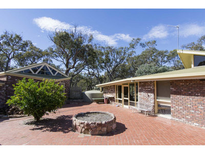 135 John McPhees Drive, Toolondo