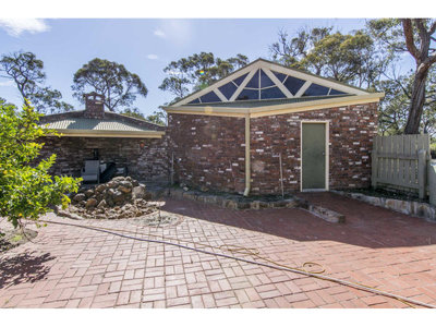 135 John McPhees Drive, Toolondo