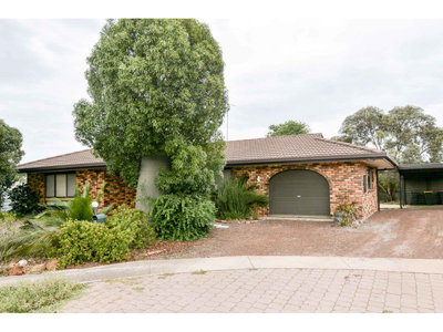 4 Oak  Court, Horsham