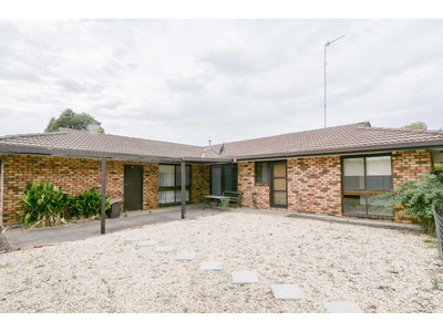 4 Oak  Court, Horsham