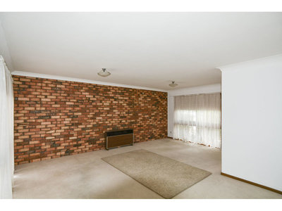 4 Oak  Court, Horsham