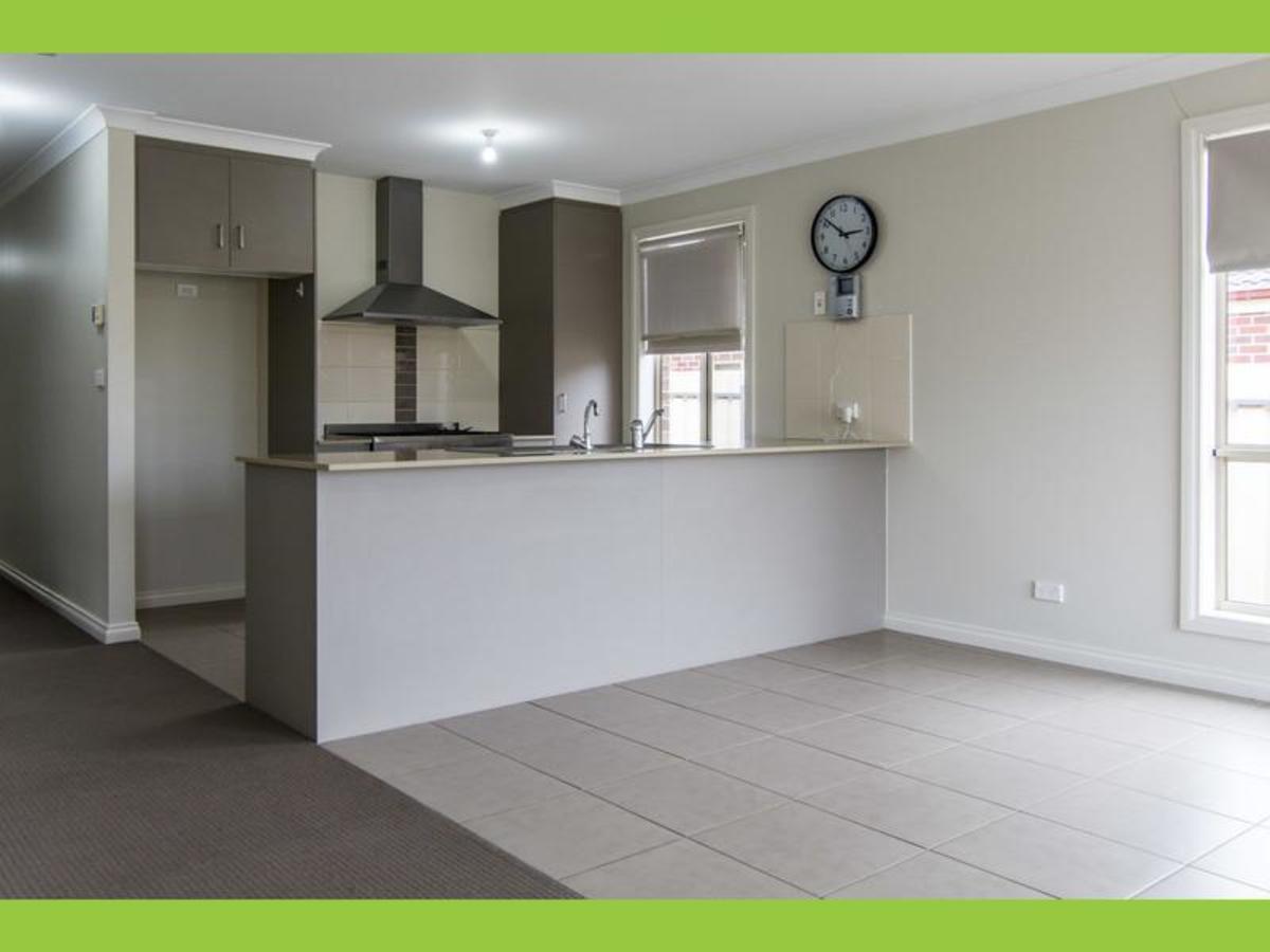 17 Lawson Close, Horsham