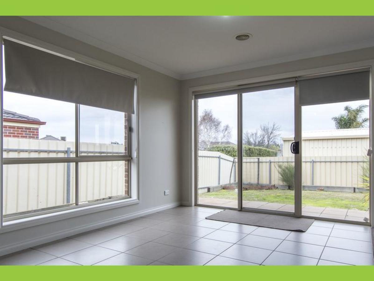 17 Lawson Close, Horsham