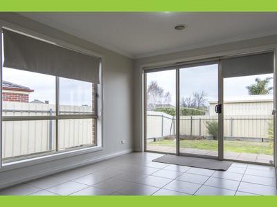 17 Lawson Close, Horsham