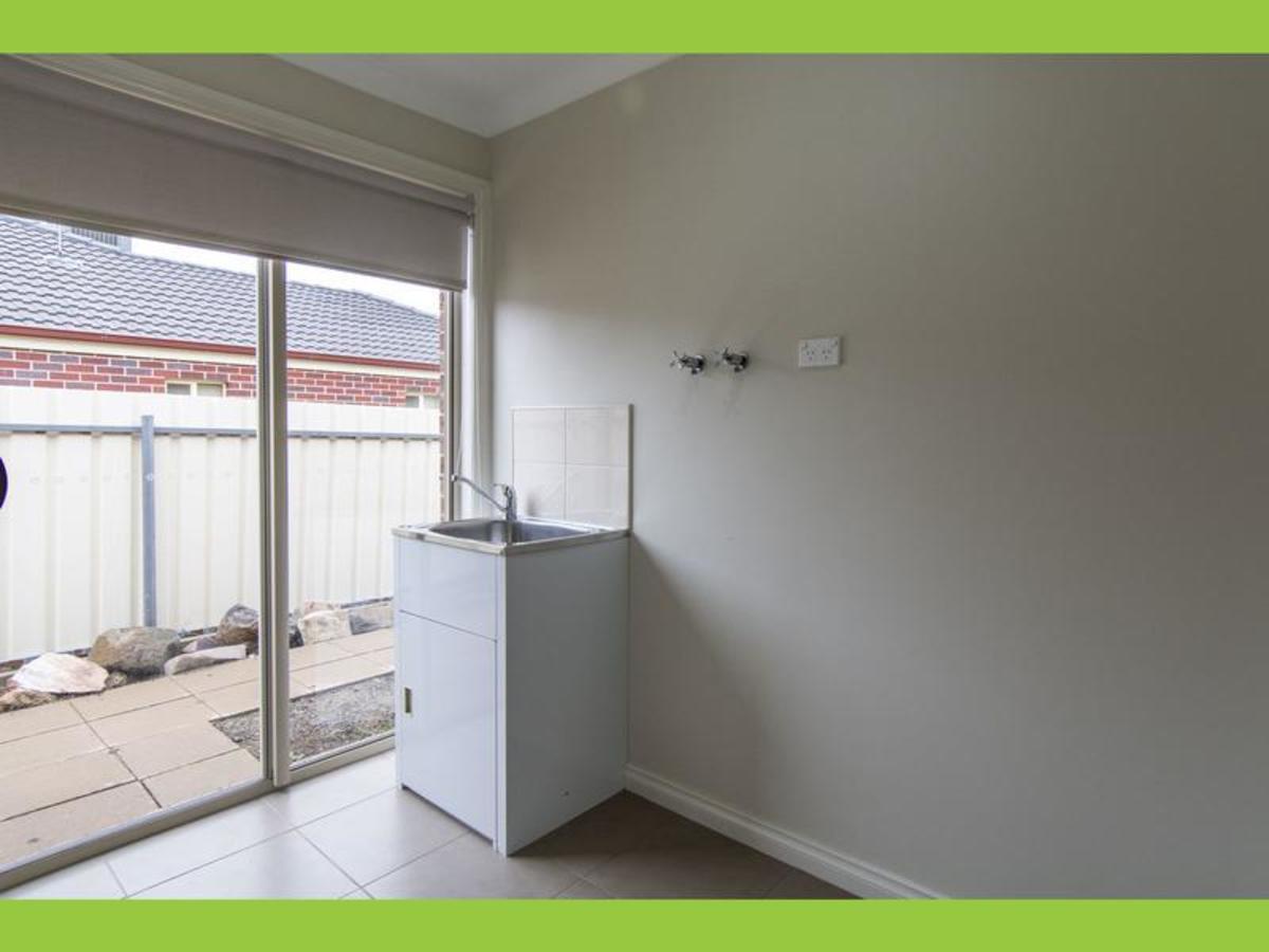 17 Lawson Close, Horsham