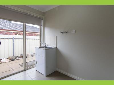 17 Lawson Close, Horsham