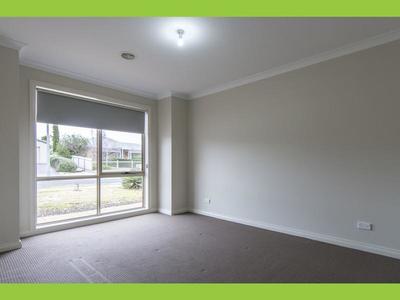 17 Lawson Close, Horsham