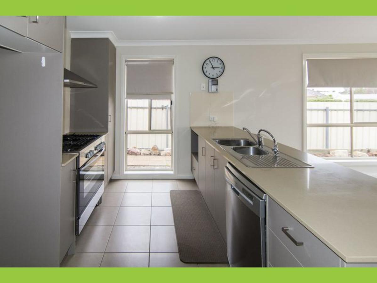 17 Lawson Close, Horsham