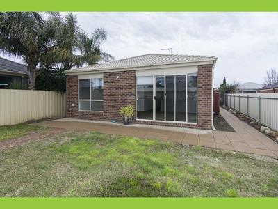 17 Lawson Close, Horsham
