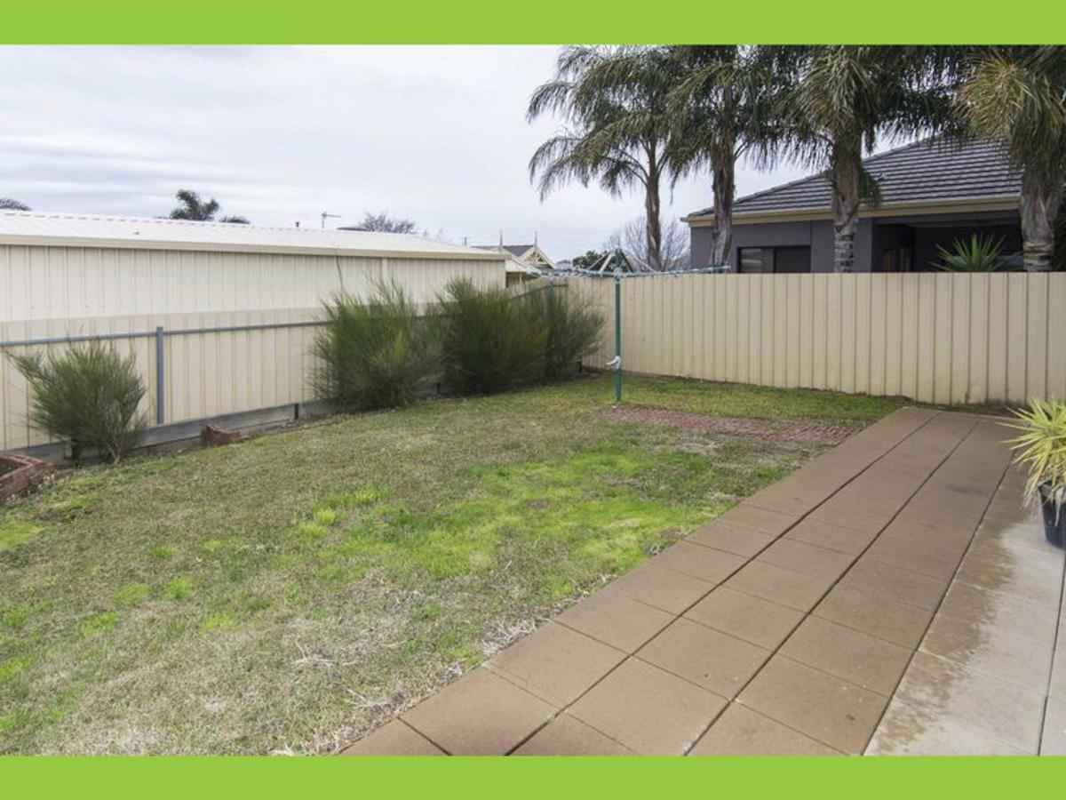 17 Lawson Close, Horsham