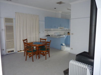 6 Hopkins Drive, Horsham
