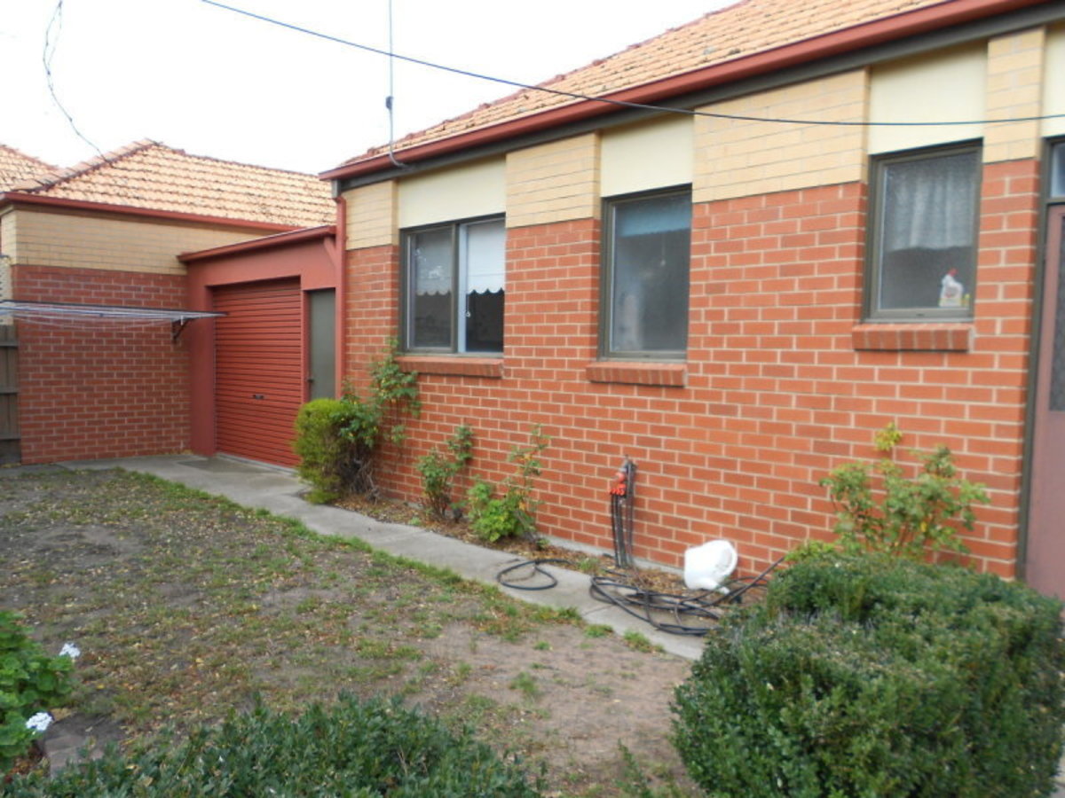6 Hopkins Drive, Horsham