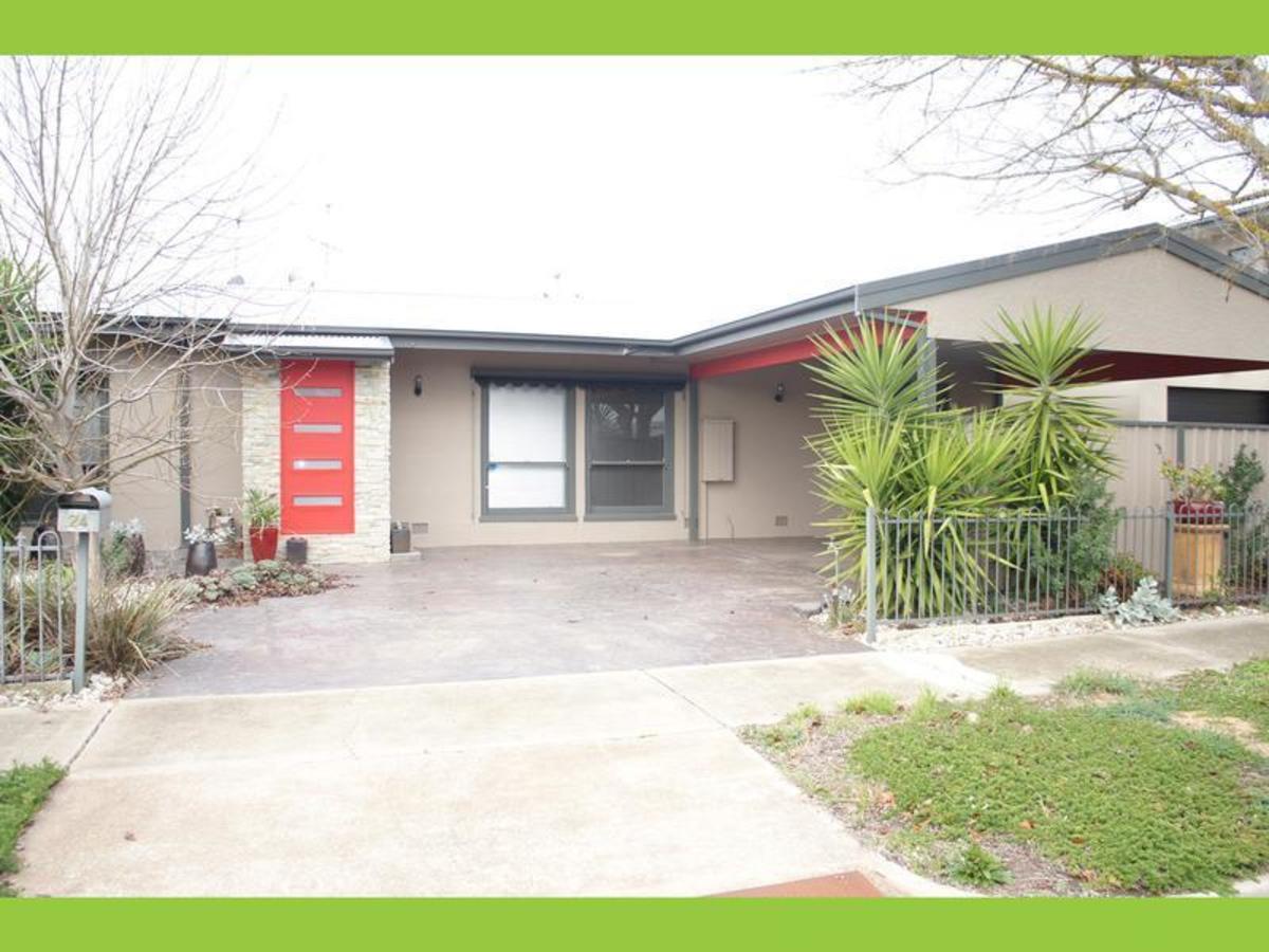 24 Arnott Street, Horsham