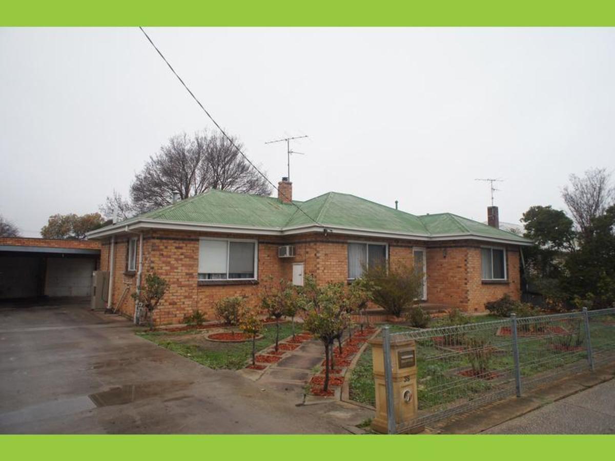 38 Railway Avenue, Horsham
