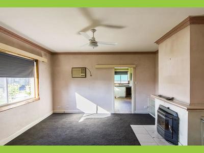 38 Railway Avenue, Horsham