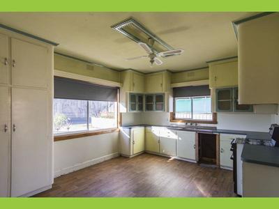 38 Railway Avenue, Horsham